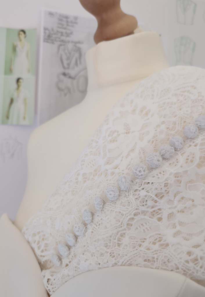 Robe de mariée élégante sur-mesure, Maison Merise, showroom à Orléans